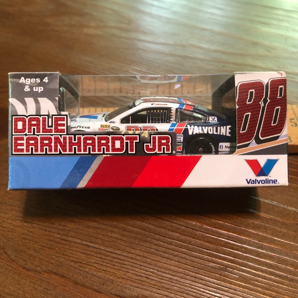 Dale Earnhardt Jr #88 Valvoline 2015 SS 1:64 stock car die cast
